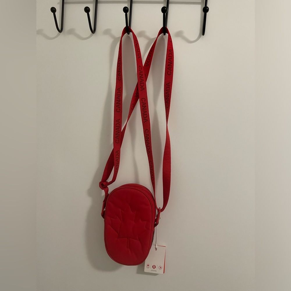 Lululemon *Team Canada* Cross Body Bag *RARE*